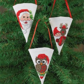 Hvide krmmerhuse med julebroderi