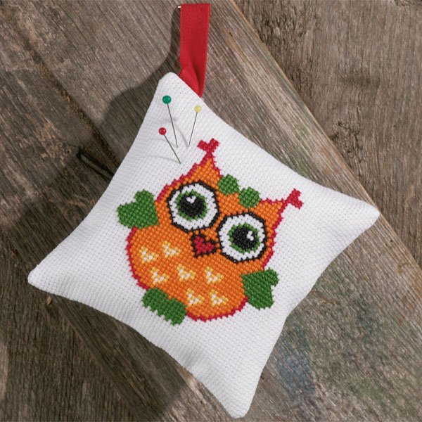 Orange ugle - nålepude med broderi
