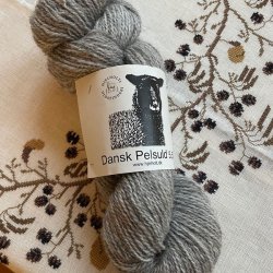 Dansk Pelsuld 5,5/2 fra Hjelholts Uldspinderi