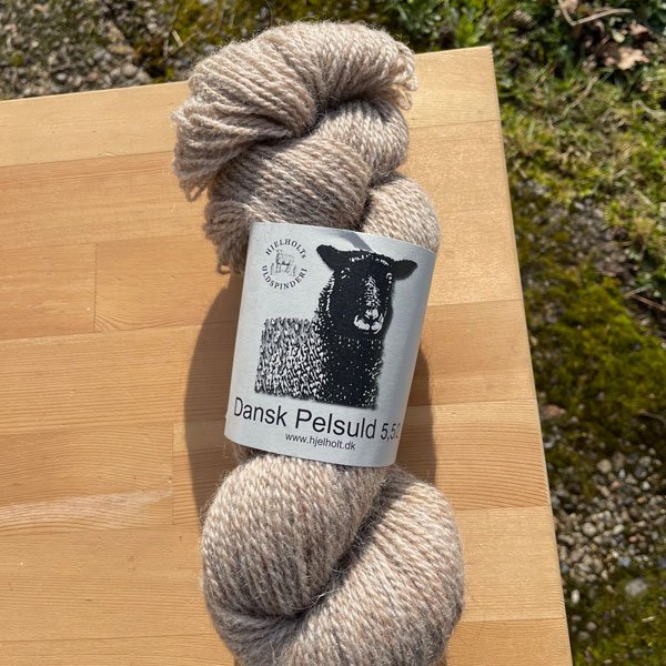 Dansk Pelsuld 5,5/2 fra Hjelholts Uldspinderi