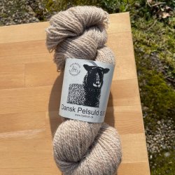 Dansk Pelsuld 5,5/2 fra Hjelholts Uldspinderi