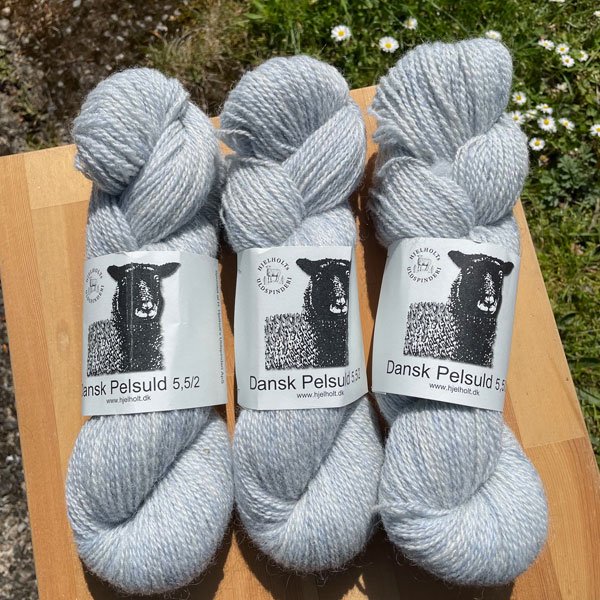 Dansk Pelsuld 5,5/2 fra Hjelholts Uldspinderi