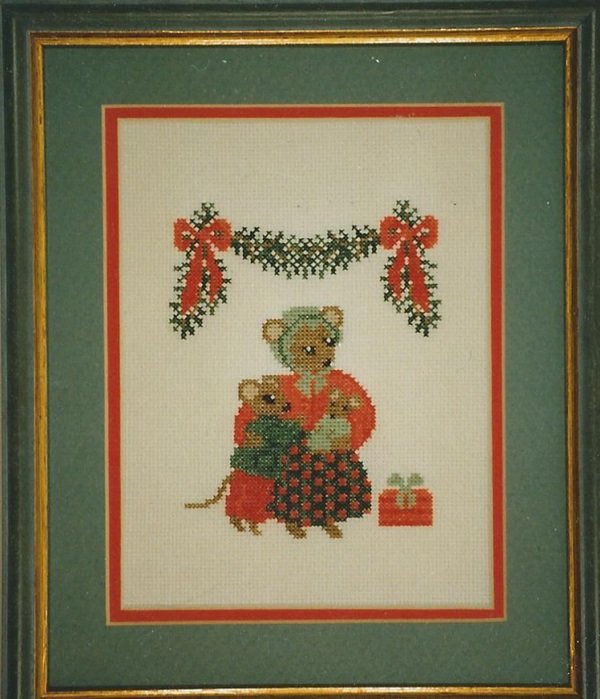 Musefamilie under guirlande - juleophng med broderi