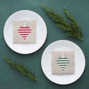 Broderikit tik kaffebrikker med gr�nne og r�de julekugler