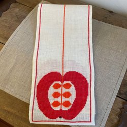 "Rde bler" - julelber med broderi