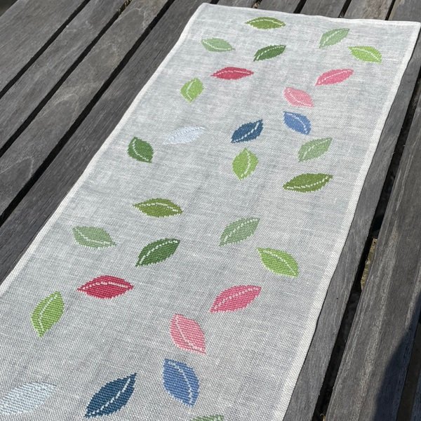 Løvspring - løber med broderi