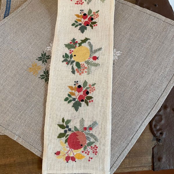 Frugter og br - lber med broderi