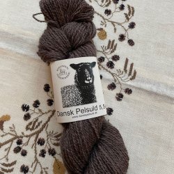 Dansk Pelsuld 5,5/2 fra Hjelholts Uldspinderi