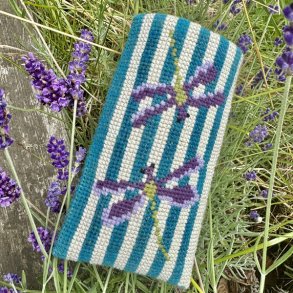 Dragonfly - brilleetui med broderi
