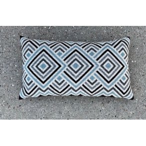 Hypnotized - pude med broderi