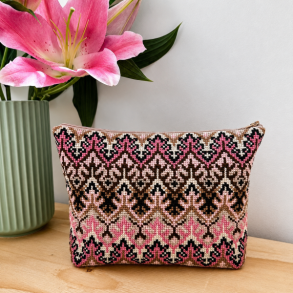 Broderikit til pink clutch med bund