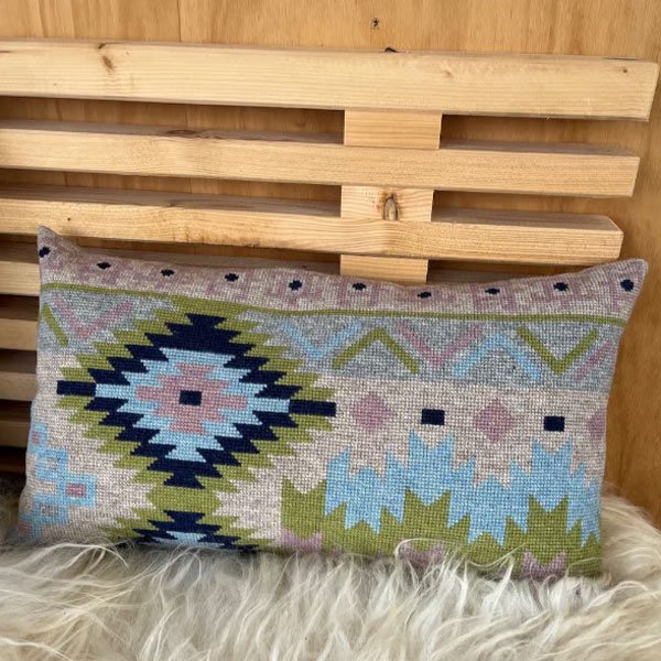 Looks like kelim - stramajpude fra Pomp Stitch