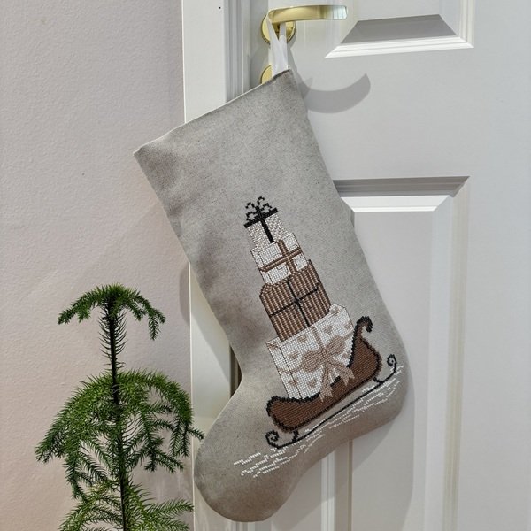 Hvide gaver - gavesok med broderi