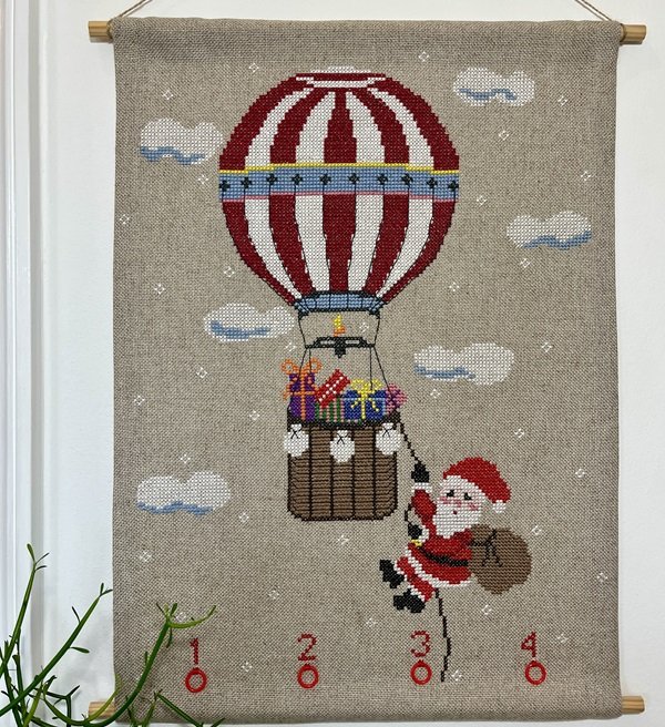 Santa`s hot air balloon - adventskalender med broderi