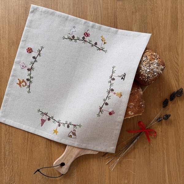 Julesteming - br�dserviet med broderi