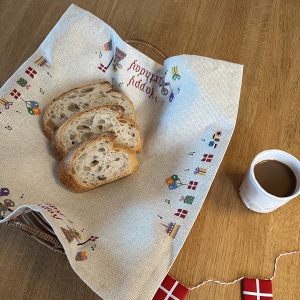 Happy Birthday - br�dserviet med broderi