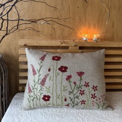 billede Red flowers pude med broderi