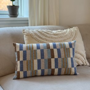 Blue stribes - stramajpude med broderi