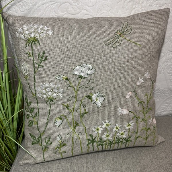 Wild on Purpose square - pude med broderi