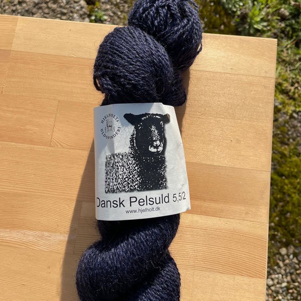 Dansk Pelsuld 5,5/2 fra Hjelholts Uldspinderi