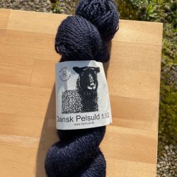 Dansk Pelsuld 5,5/2 fra Hjelholts Uldspinderi