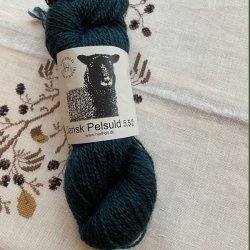 Dansk Pelsuld 5,5/2 fra Hjelholts Uldspinderi