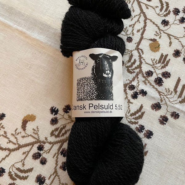 Dansk Pelsuld 5,5/2 fra Hjelholts Uldspinderi