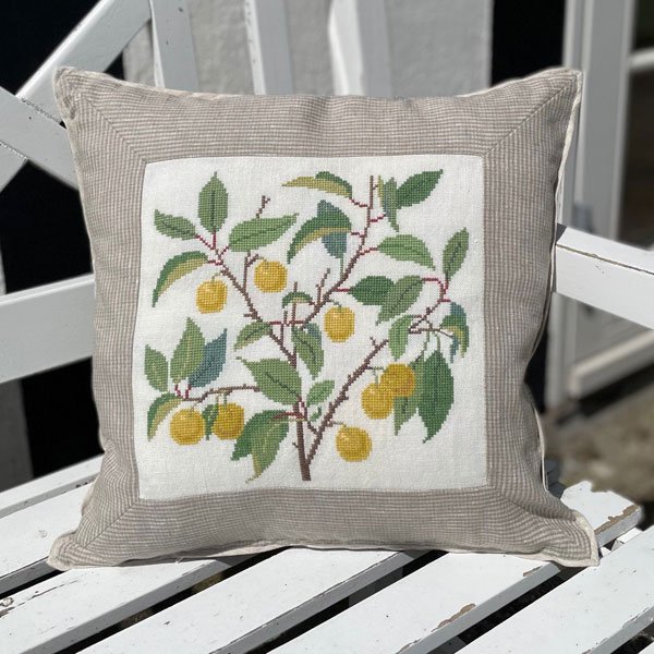 Kirsebrblomme - ophng med broderi