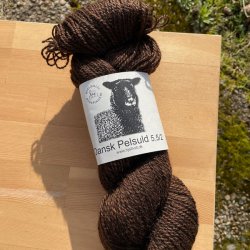 Dansk Pelsuld 5,5/2 fra Hjelholts Uldspinderi