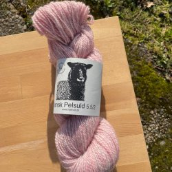 Dansk Pelsuld 5,5/2 fra Hjelholts Uldspinderi