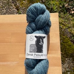 Dansk Pelsuld 5,5/2 fra Hjelholts Uldspinderi