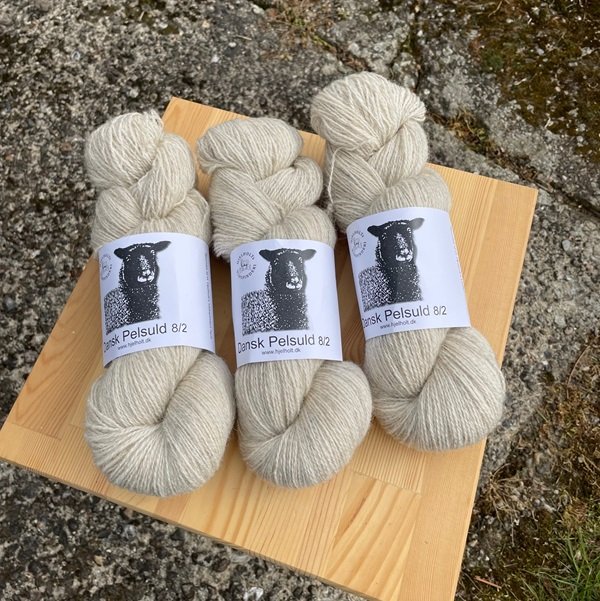 Dansk Pelsuld 8/2 - Hjelholt garn