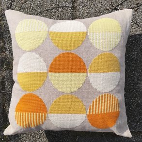 Gule cirkler - pude med broderi