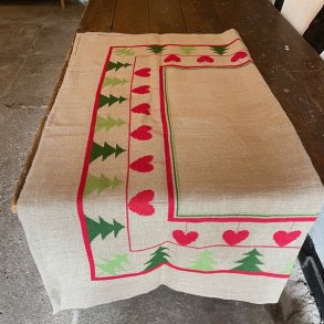 Hjerter og trer - juledug med broderi