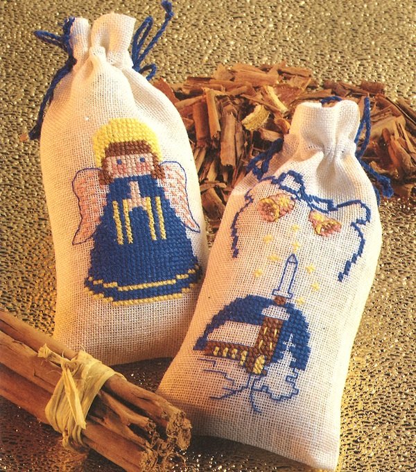 Engel og kirke - sm juleposer med broderi