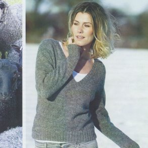 Sweater med V-udsk�ring i Dansk Pelsuld 8/2