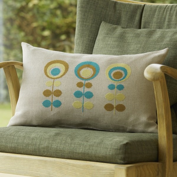 Retro blomst - pude med broderi