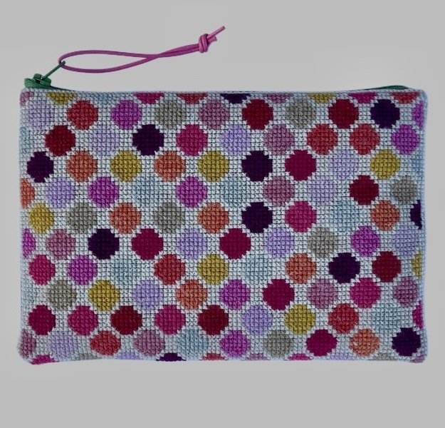 Aida - clutch med broderi