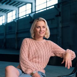 Aniene - strik en smuk sweater med hulmønster