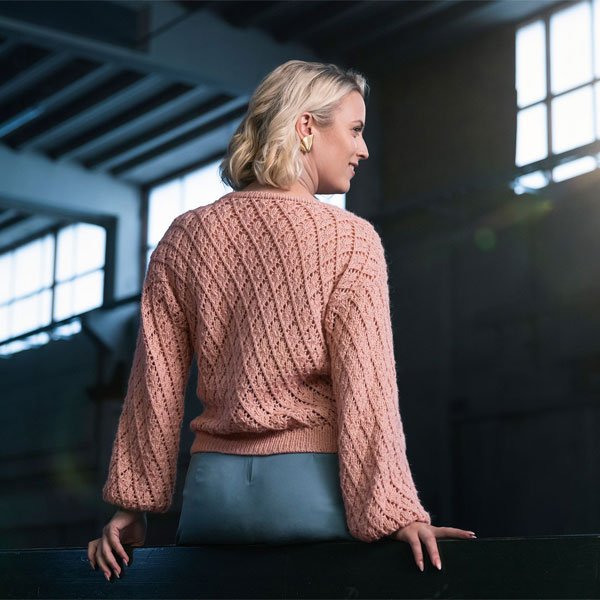 Aniene - strik en smuk sweater med hulmønster