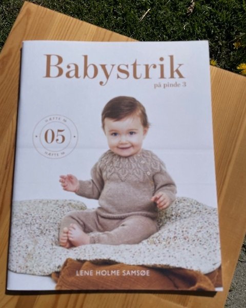 Babystrip p� pinde 3 - strikkebog