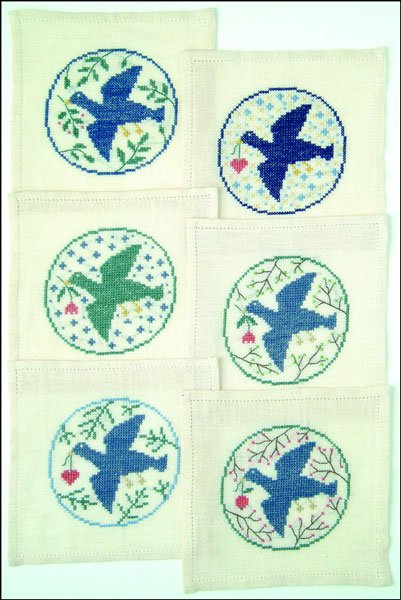 Grn fugl med tulipan - mellemlgsserviet