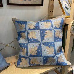 Blue autumn - pude med broderi