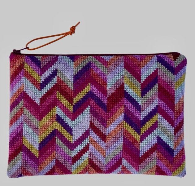 Carmen - clutch med broderi