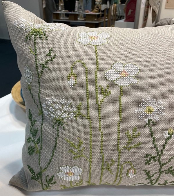 Wild on purpose - pude med  broderi