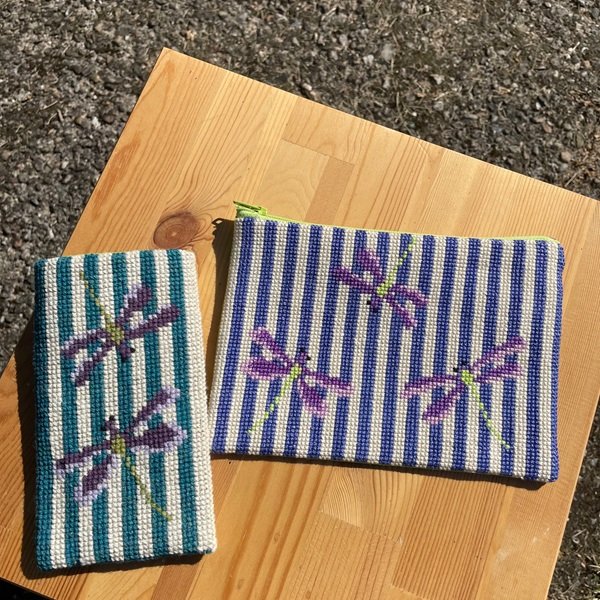 Dragonfly - brilleetui med broderi