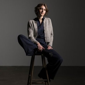 Strikkekit til fin cardigan i gr� farver