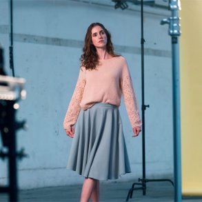 Fleur - bluse med hulmnster p rmer