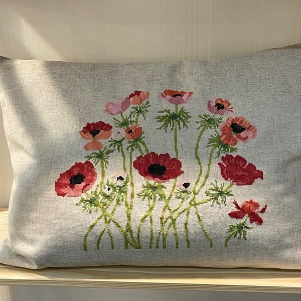Franske anemoner - pude med broderi