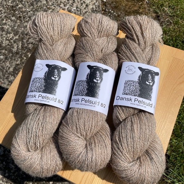 Dansk Pelsuld 8/2 - Hjelholt garn